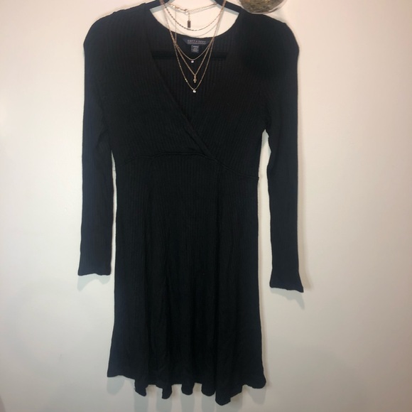 ✨2/$30✨AMERICAN EAGLE FIT &FLARE BLACK MINI DRESS✨ - Picture 2 of 4